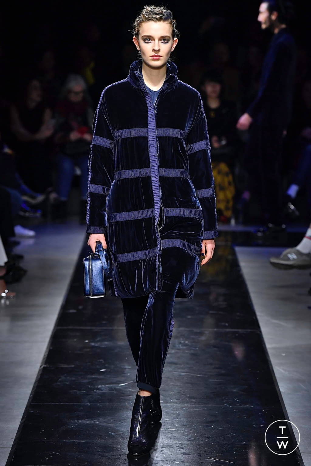 Fashion Week Milan Fall/Winter 2019 look 21 de la collection Giorgio Armani womenswear