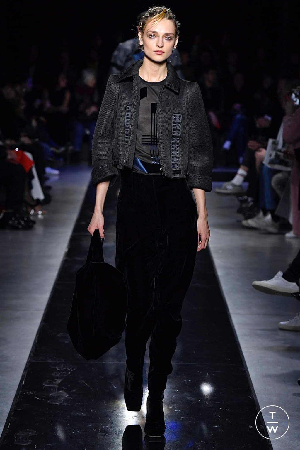 Fashion Week Milan Fall/Winter 2019 look 25 de la collection Giorgio Armani womenswear