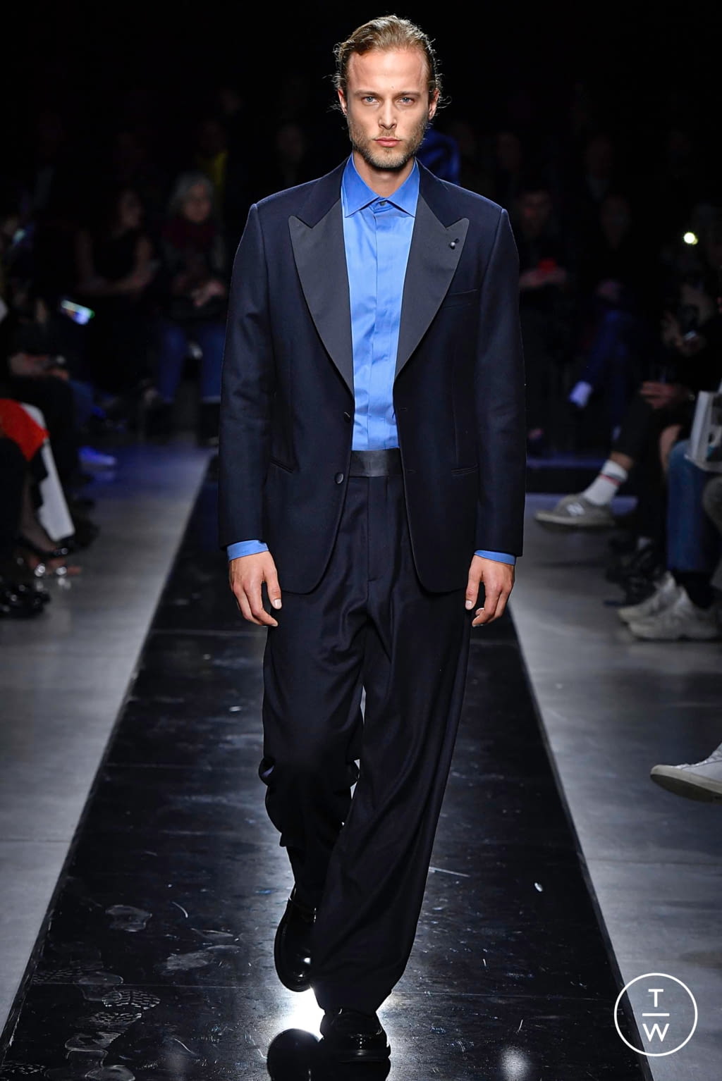 Fashion Week Milan Fall/Winter 2019 look 30 from the Giorgio Armani collection womenswear