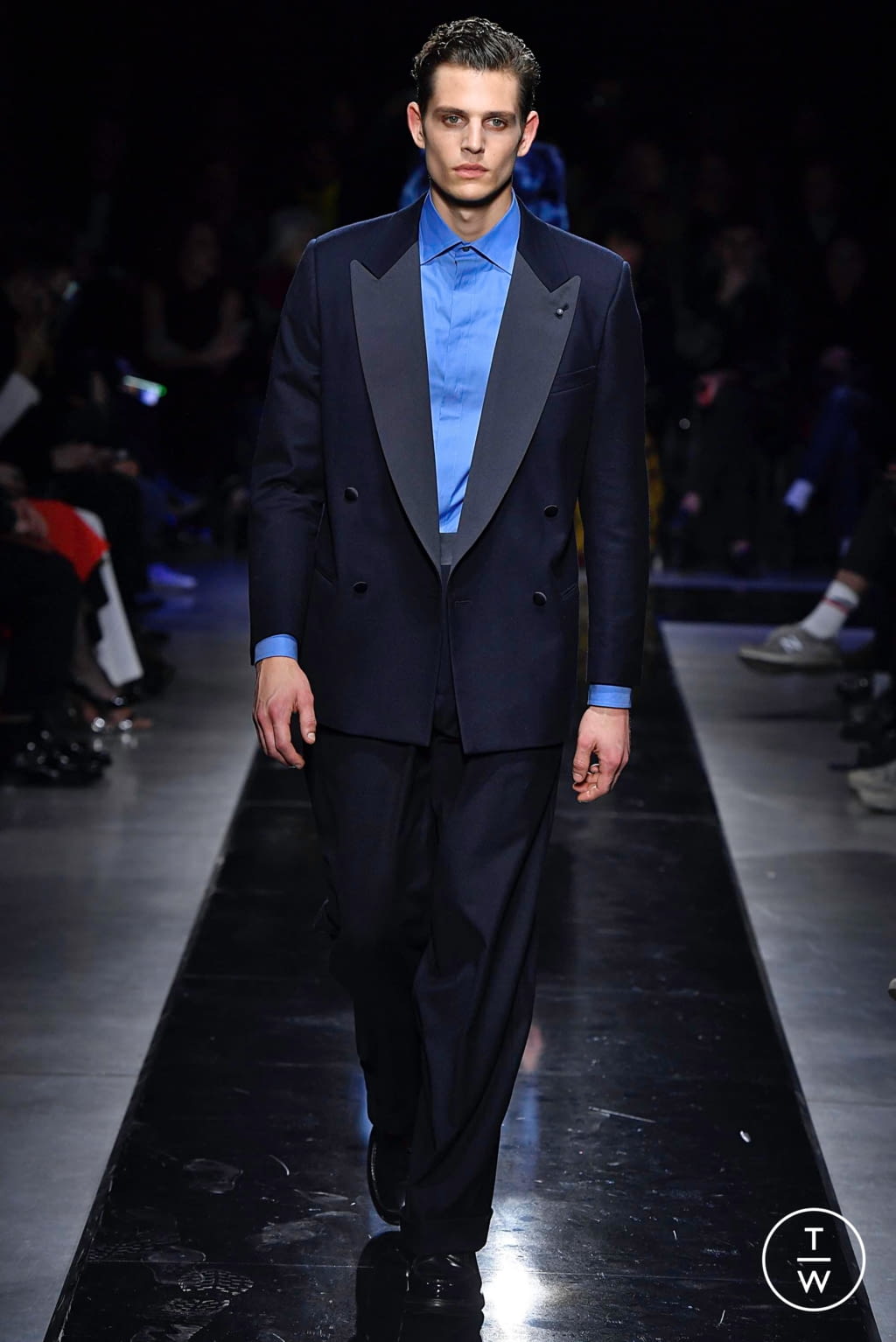 Fashion Week Milan Fall/Winter 2019 look 32 from the Giorgio Armani collection 女装