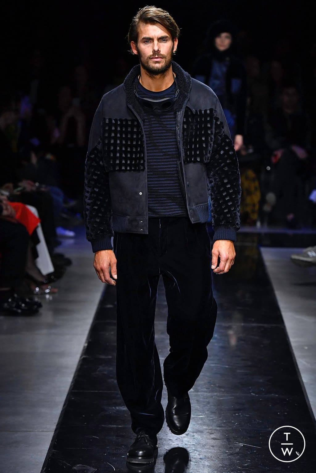 Fashion Week Milan Fall/Winter 2019 look 36 from the Giorgio Armani collection womenswear