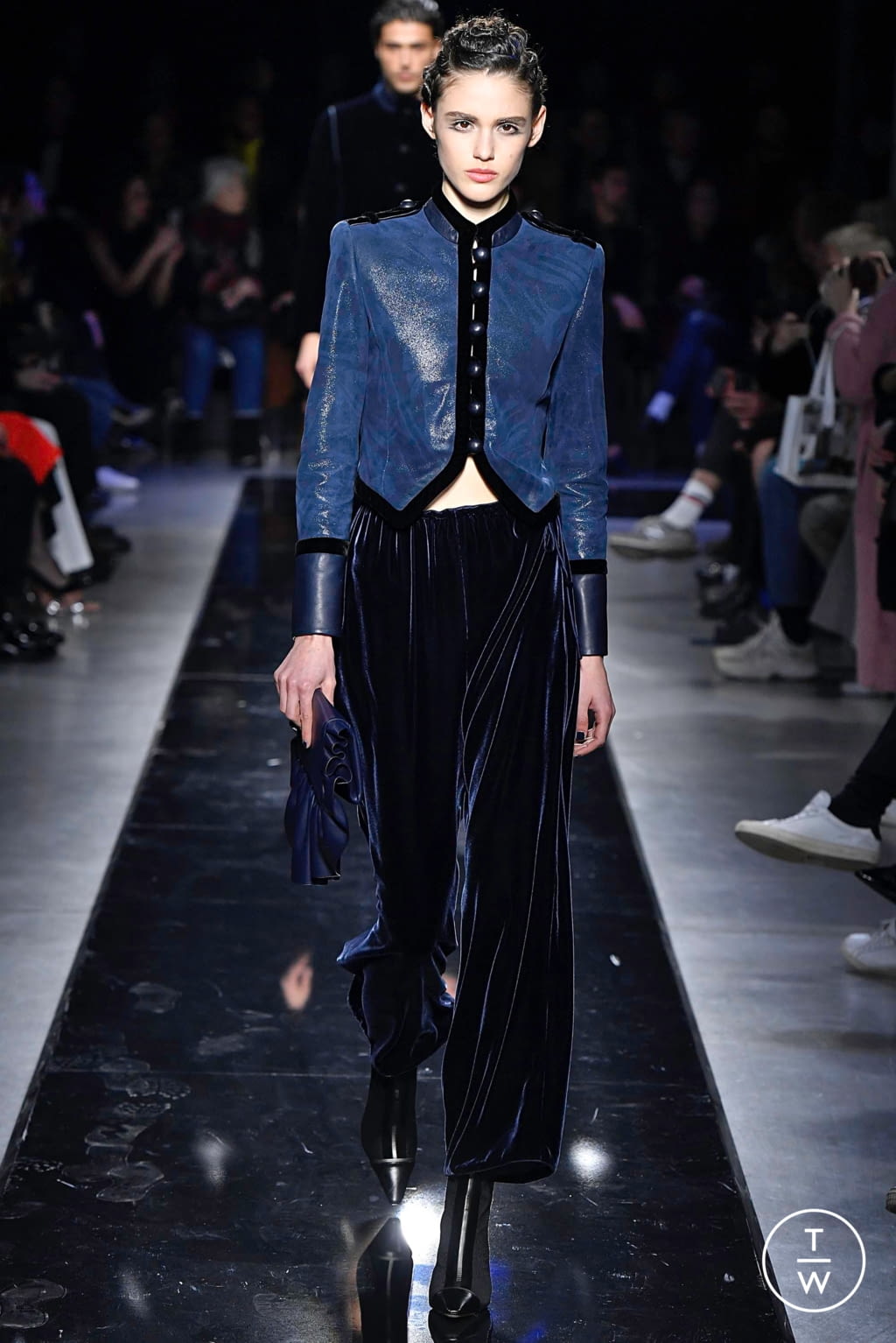 Fashion Week Milan Fall/Winter 2019 look 39 from the Giorgio Armani collection womenswear