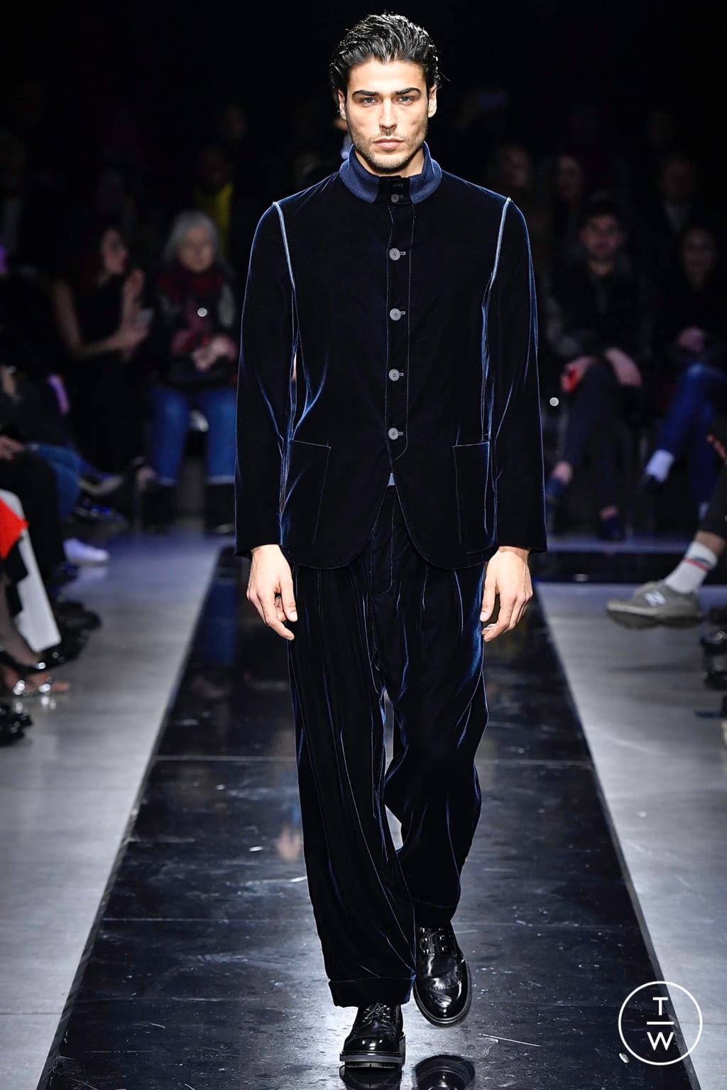 Fashion Week Milan Fall/Winter 2019 look 40 from the Giorgio Armani collection womenswear