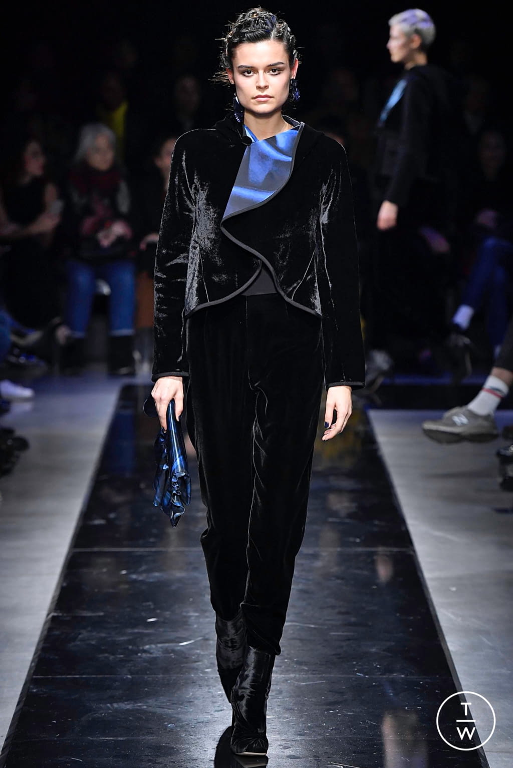 Fashion Week Milan Fall/Winter 2019 look 41 from the Giorgio Armani collection womenswear