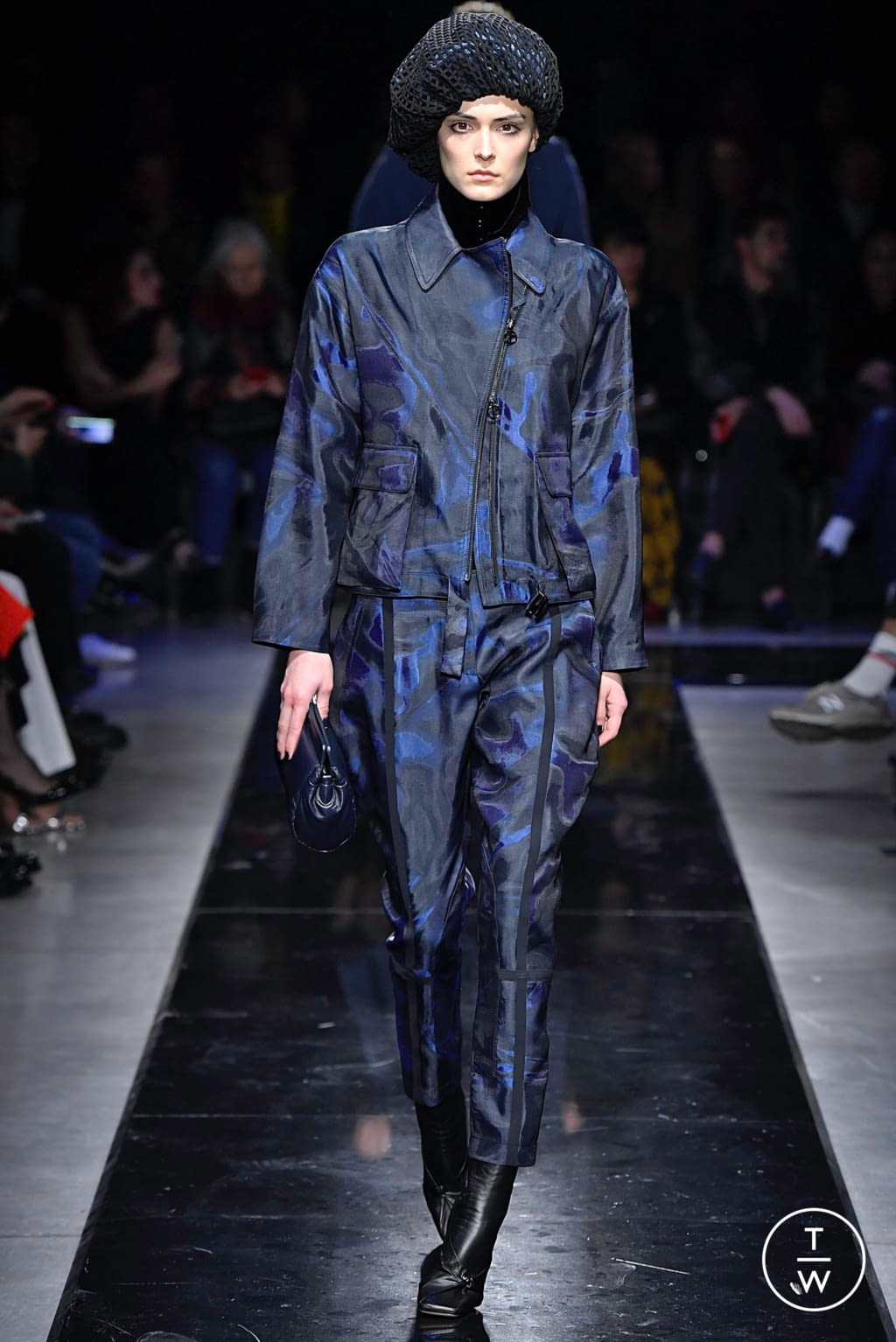 Fashion Week Milan Fall/Winter 2019 look 43 from the Giorgio Armani collection 女装