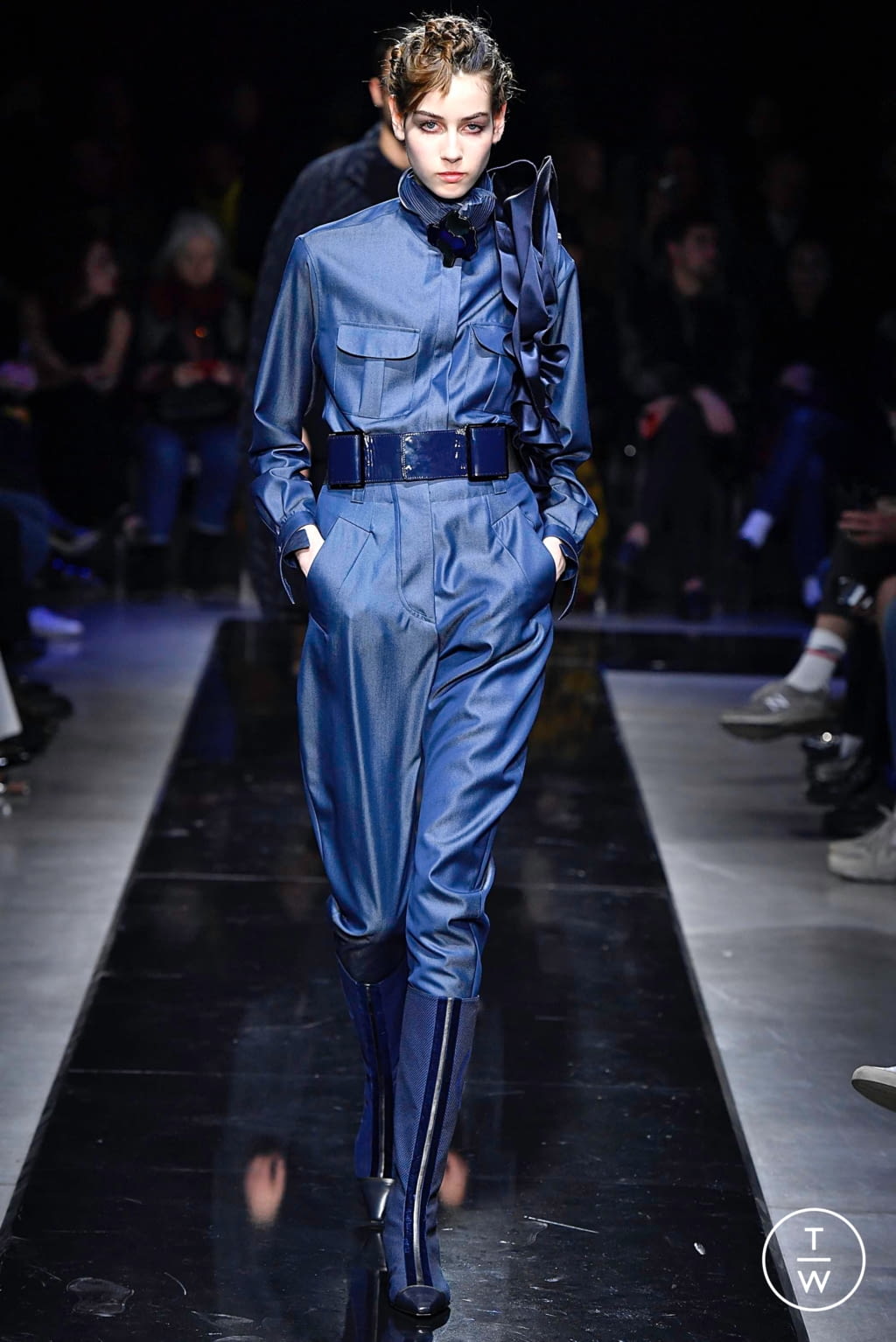 Fashion Week Milan Fall/Winter 2019 look 45 from the Giorgio Armani collection 女装