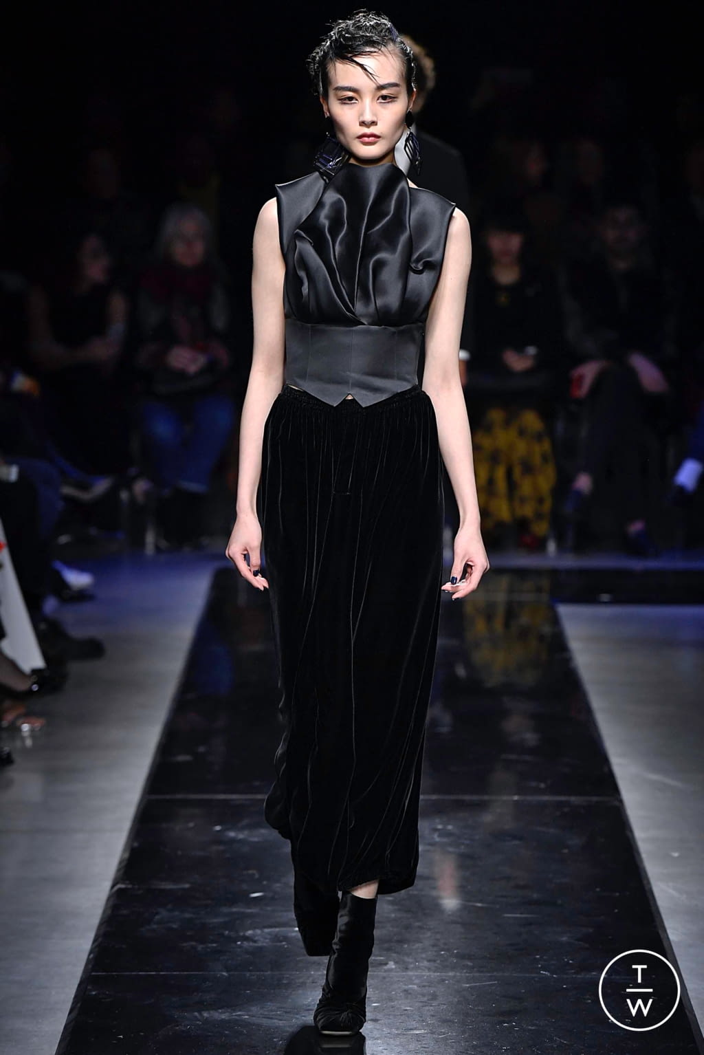 Fashion Week Milan Fall/Winter 2019 look 73 from the Giorgio Armani collection womenswear