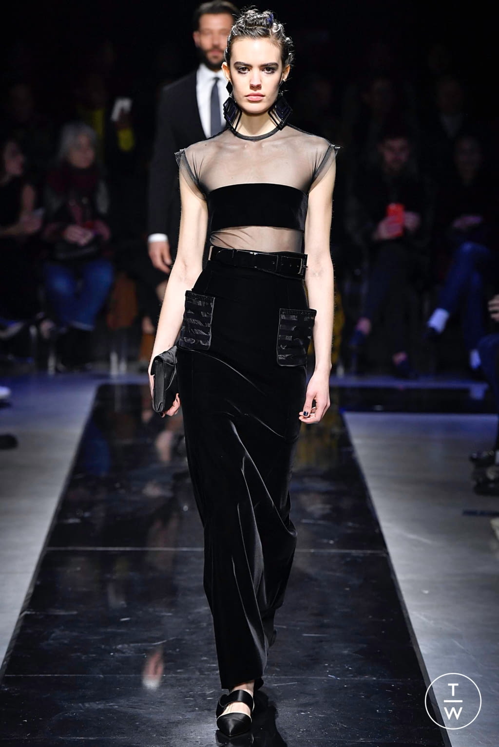 Fashion Week Milan Fall/Winter 2019 look 77 from the Giorgio Armani collection womenswear