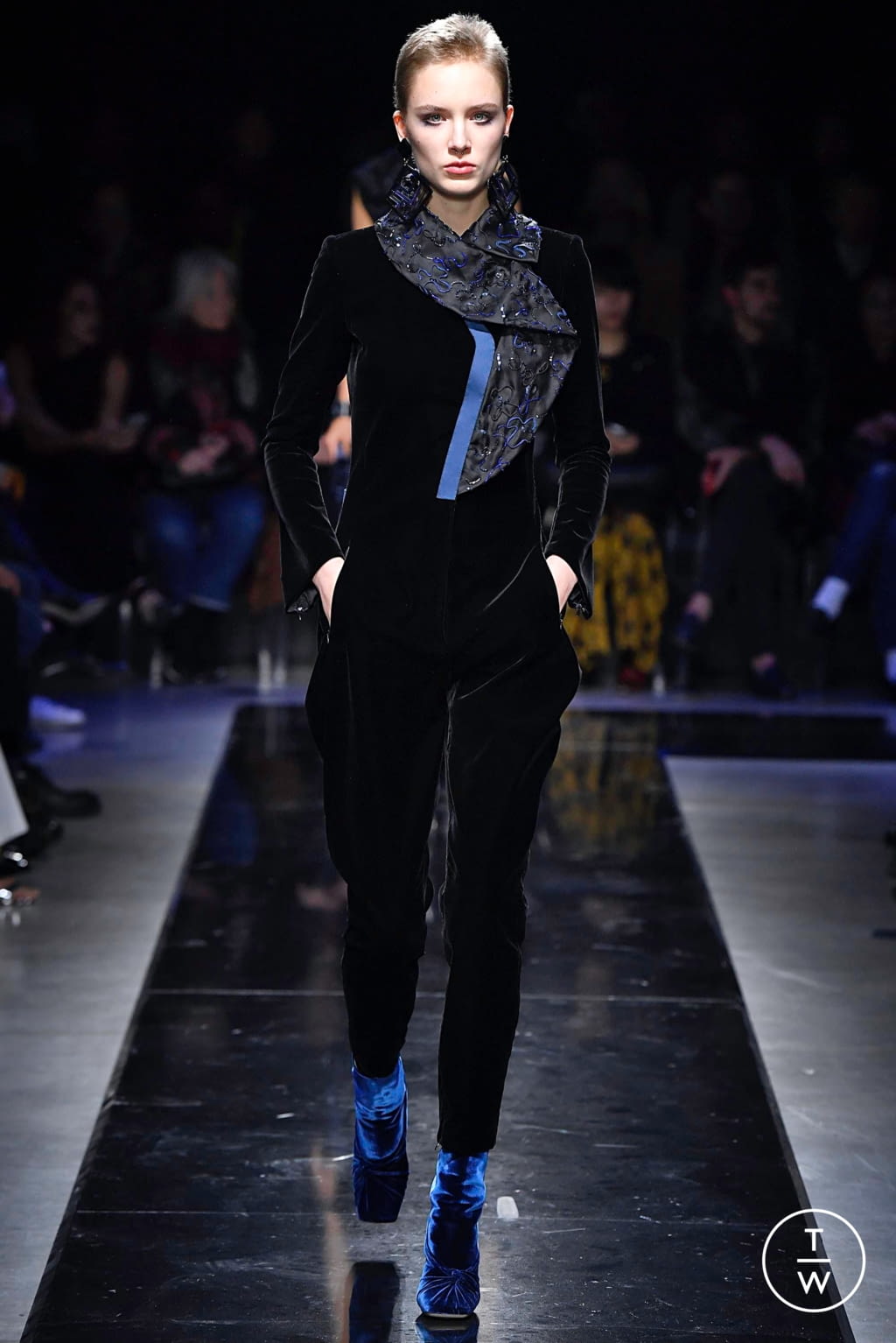 Fashion Week Milan Fall/Winter 2019 look 86 from the Giorgio Armani collection womenswear