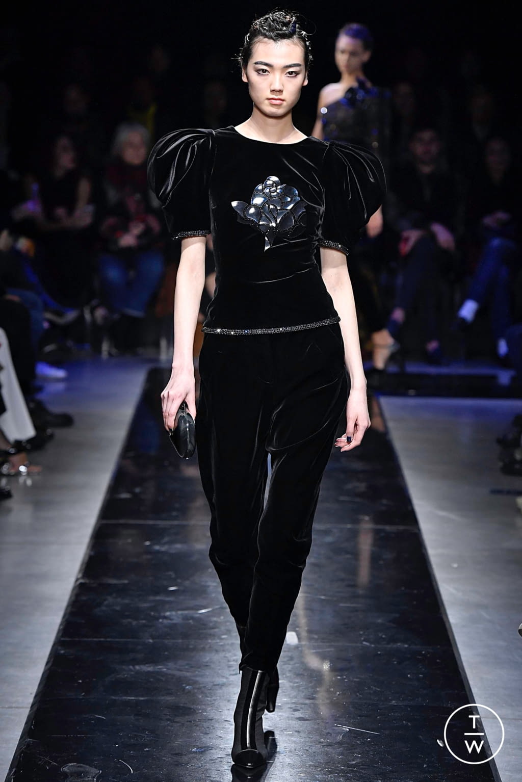 Fashion Week Milan Fall/Winter 2019 look 89 from the Giorgio Armani collection womenswear