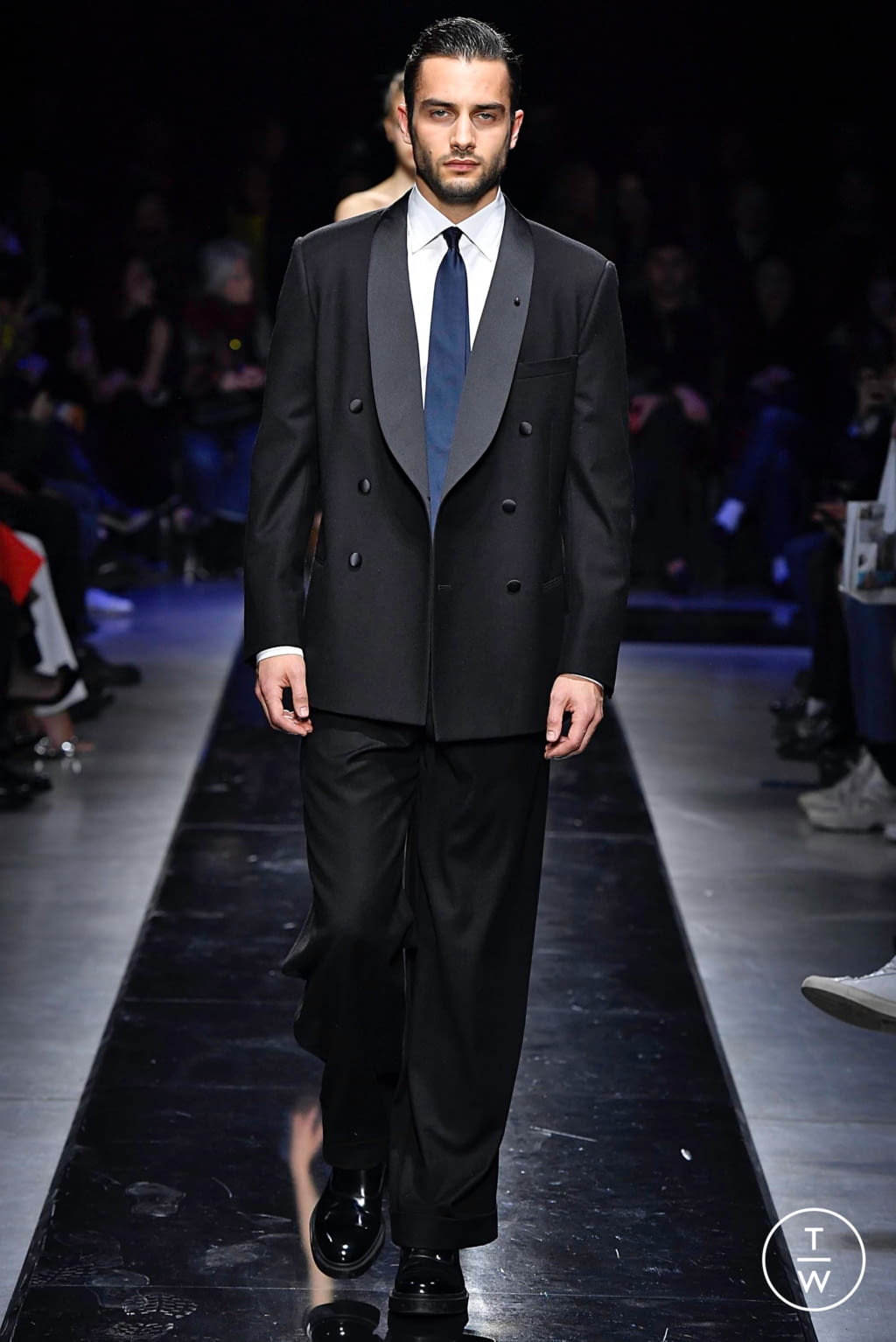 Fashion Week Milan Fall/Winter 2019 look 91 from the Giorgio Armani collection womenswear