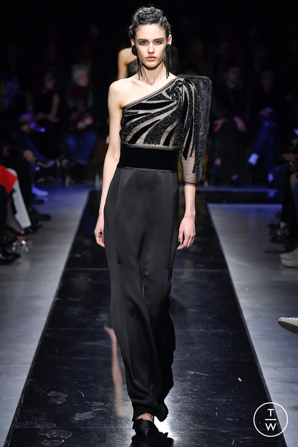 Fashion Week Milan Fall/Winter 2019 look 99 from the Giorgio Armani collection 女装