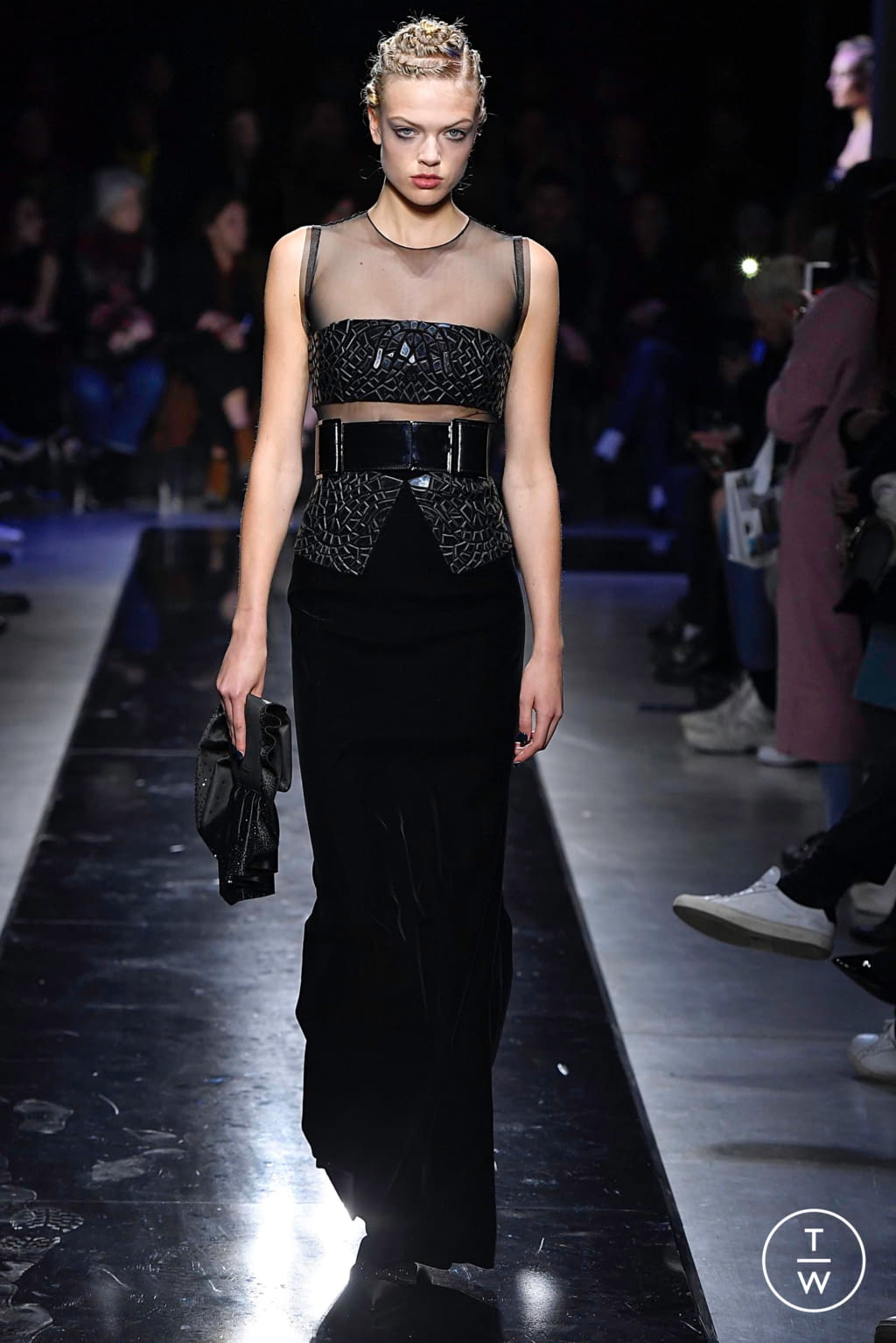 Fashion Week Milan Fall/Winter 2019 look 101 from the Giorgio Armani collection 女装