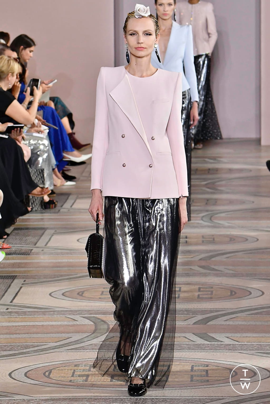 Fashion Week Paris Fall/Winter 2019 look 3 from the Giorgio Armani Privé collection couture
