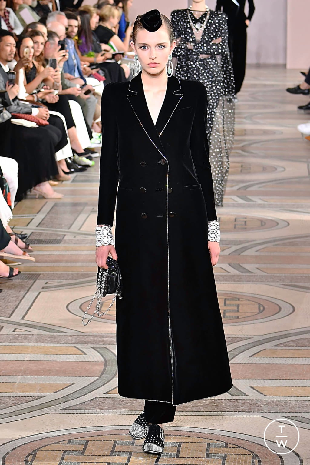 Fashion Week Paris Fall/Winter 2019 look 14 from the Giorgio Armani Privé collection couture