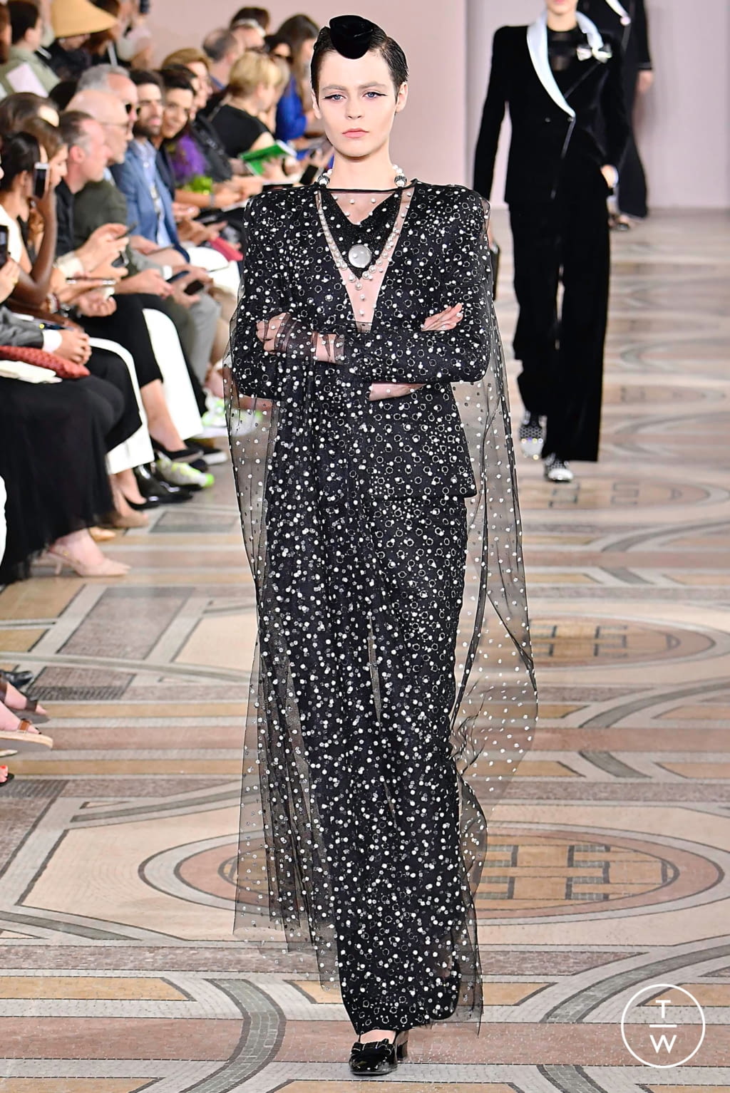 Fashion Week Paris Fall/Winter 2019 look 15 from the Giorgio Armani Privé collection couture