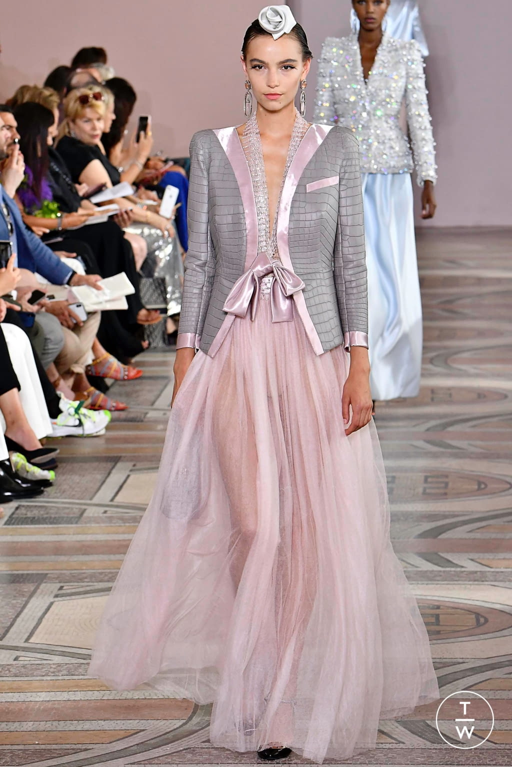 Fashion Week Paris Fall/Winter 2019 look 33 from the Giorgio Armani Privé collection couture