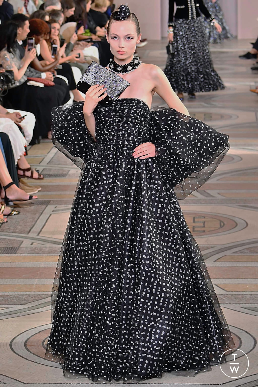 Fashion Week Paris Fall/Winter 2019 look 72 from the Giorgio Armani Privé collection couture