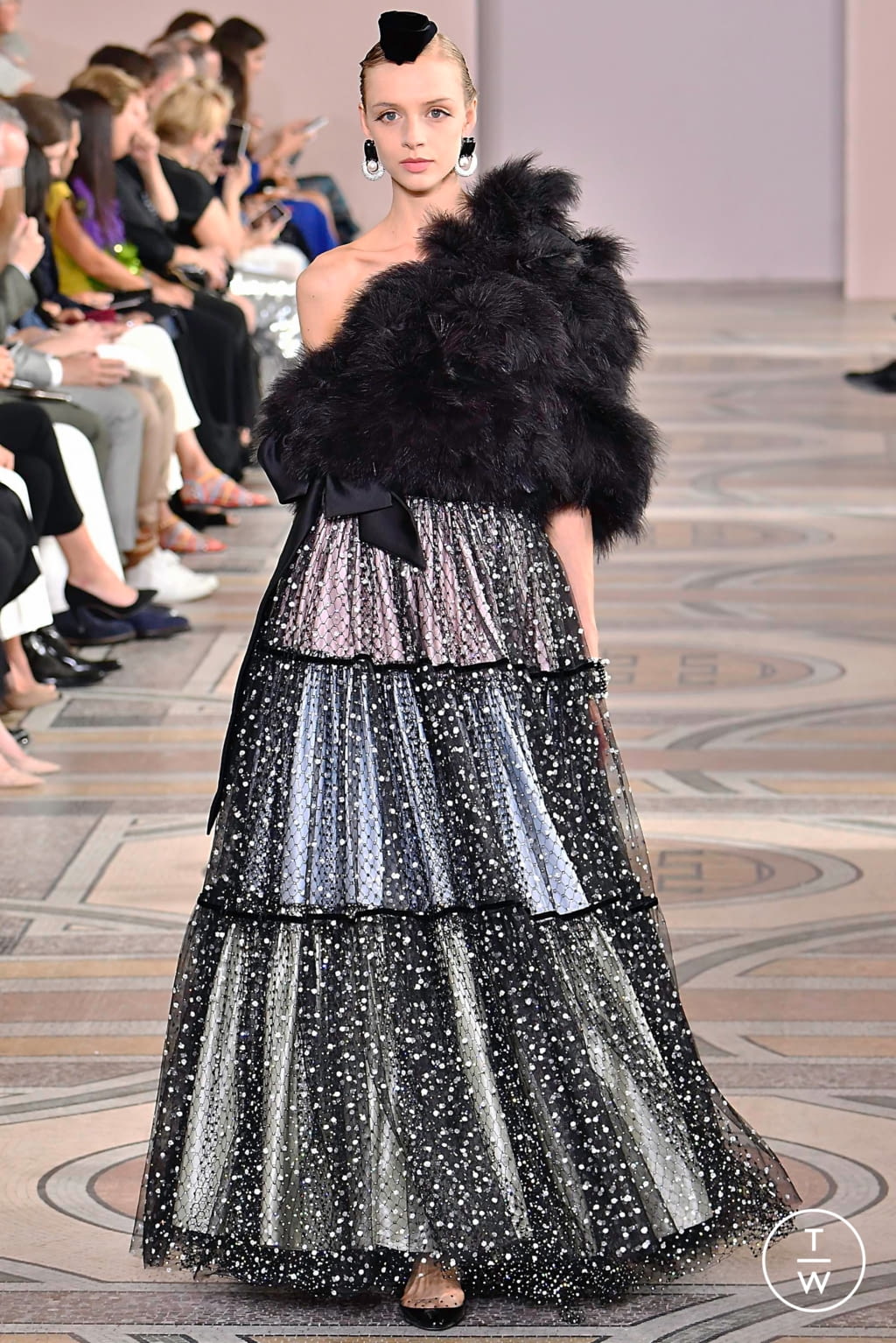Fashion Week Paris Fall/Winter 2019 look 81 from the Giorgio Armani Privé collection couture