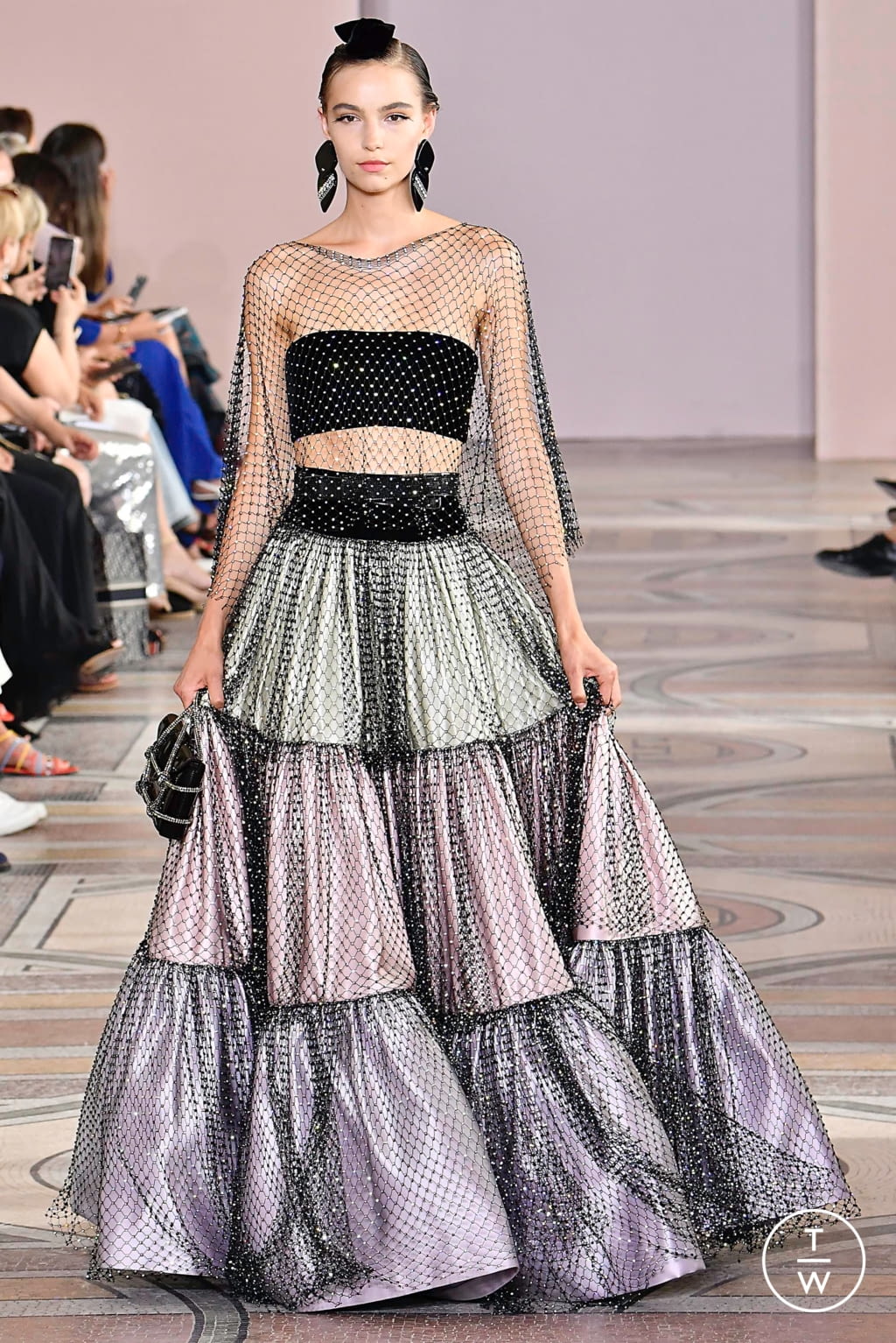Fashion Week Paris Fall/Winter 2019 look 82 from the Giorgio Armani Privé collection couture