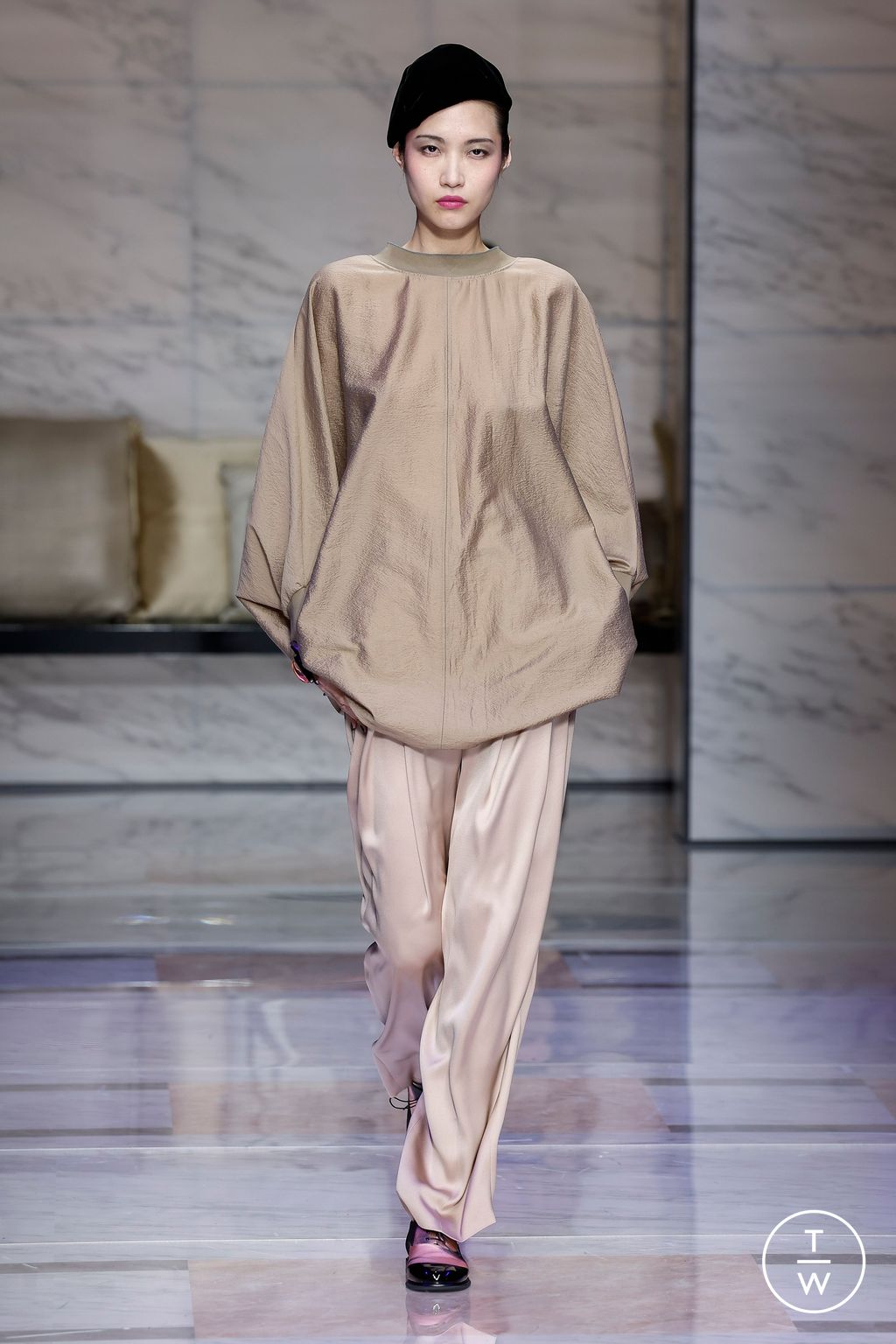Fashion Week Milan Fall/Winter 2023 look 2 from the Giorgio Armani collection womenswear