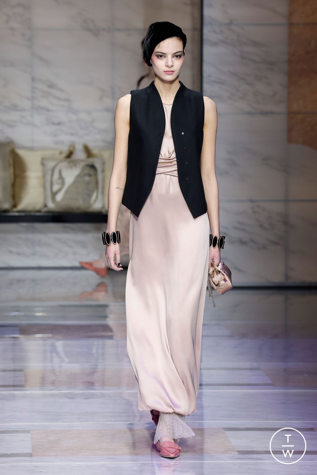 Fashion Week Milan Fall/Winter 2023 look 4 from the Giorgio Armani collection 女装
