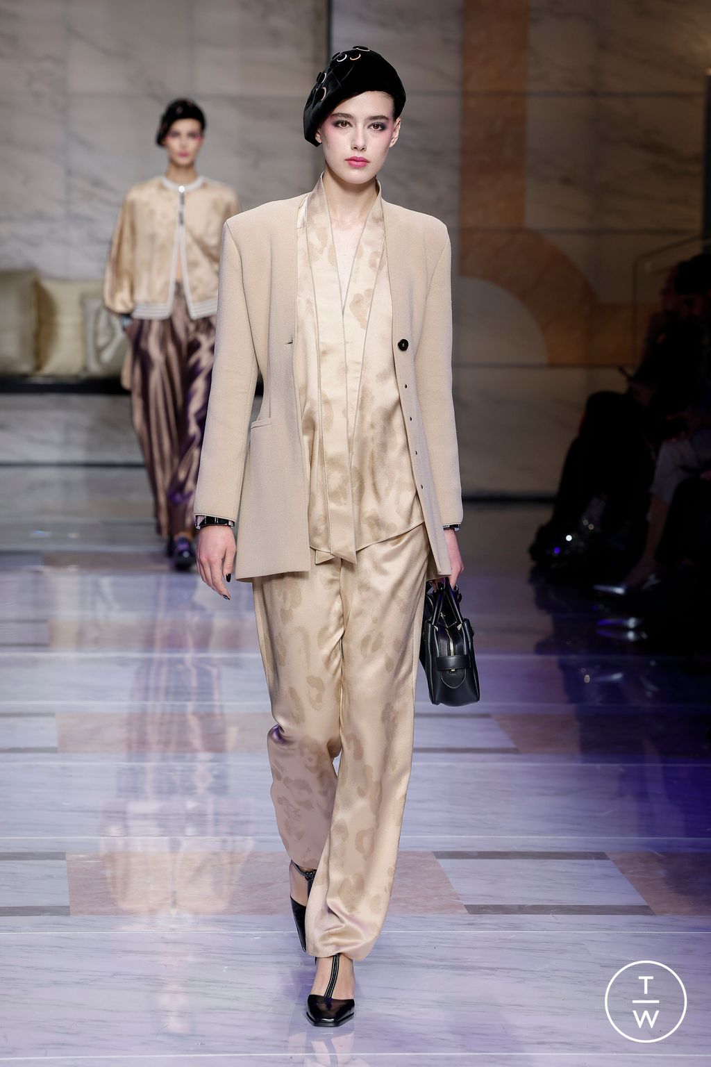 Fashion Week Milan Fall/Winter 2023 look 8 from the Giorgio Armani collection 女装