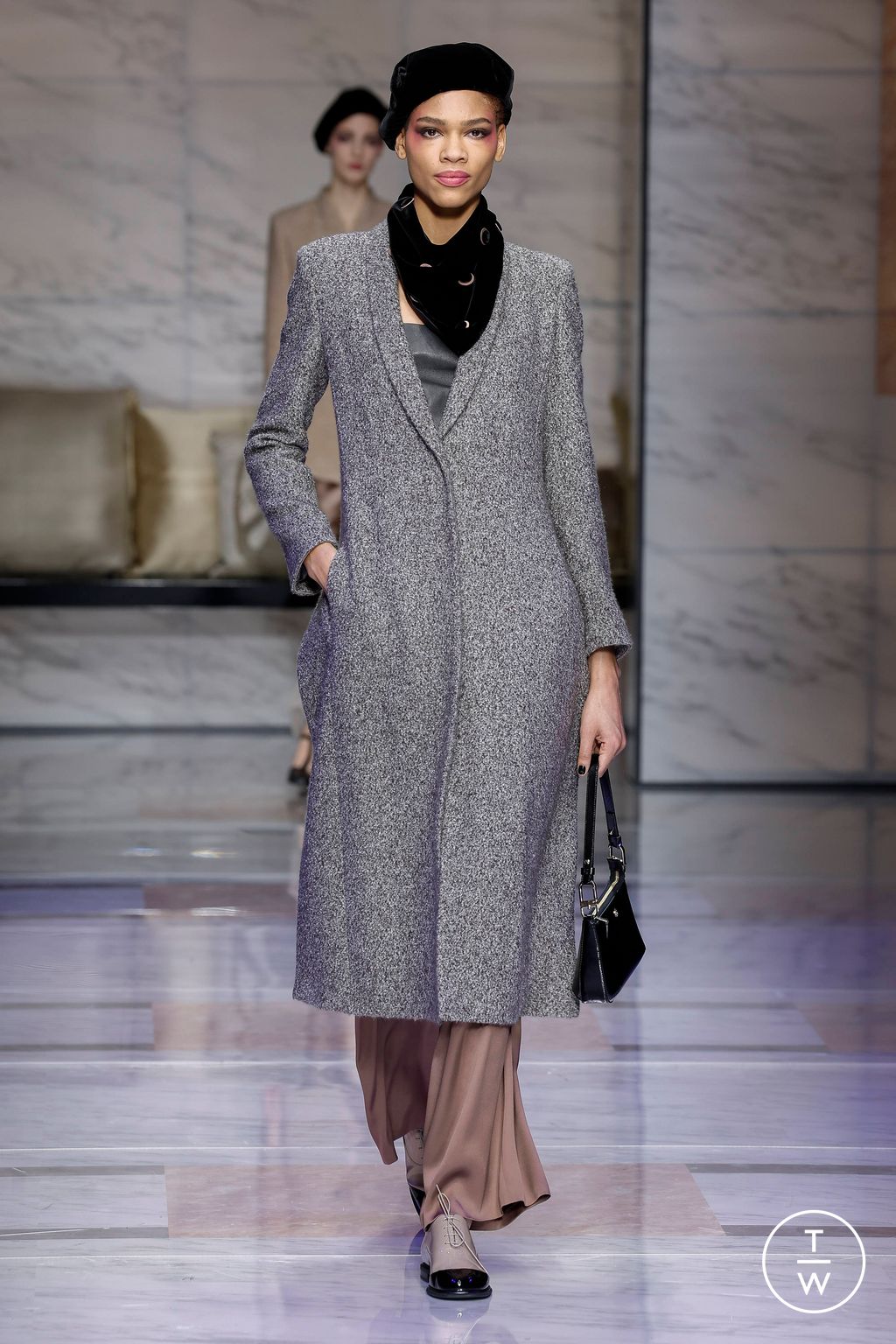Fashion Week Milan Fall/Winter 2023 look 15 de la collection Giorgio Armani womenswear