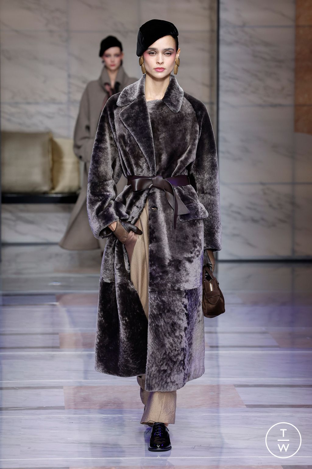 Fashion Week Milan Fall/Winter 2023 look 21 from the Giorgio Armani collection womenswear