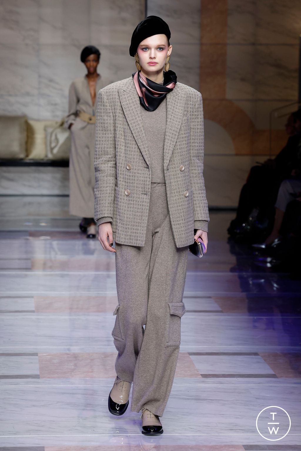 Fashion Week Milan Fall/Winter 2023 look 23 de la collection Giorgio Armani womenswear