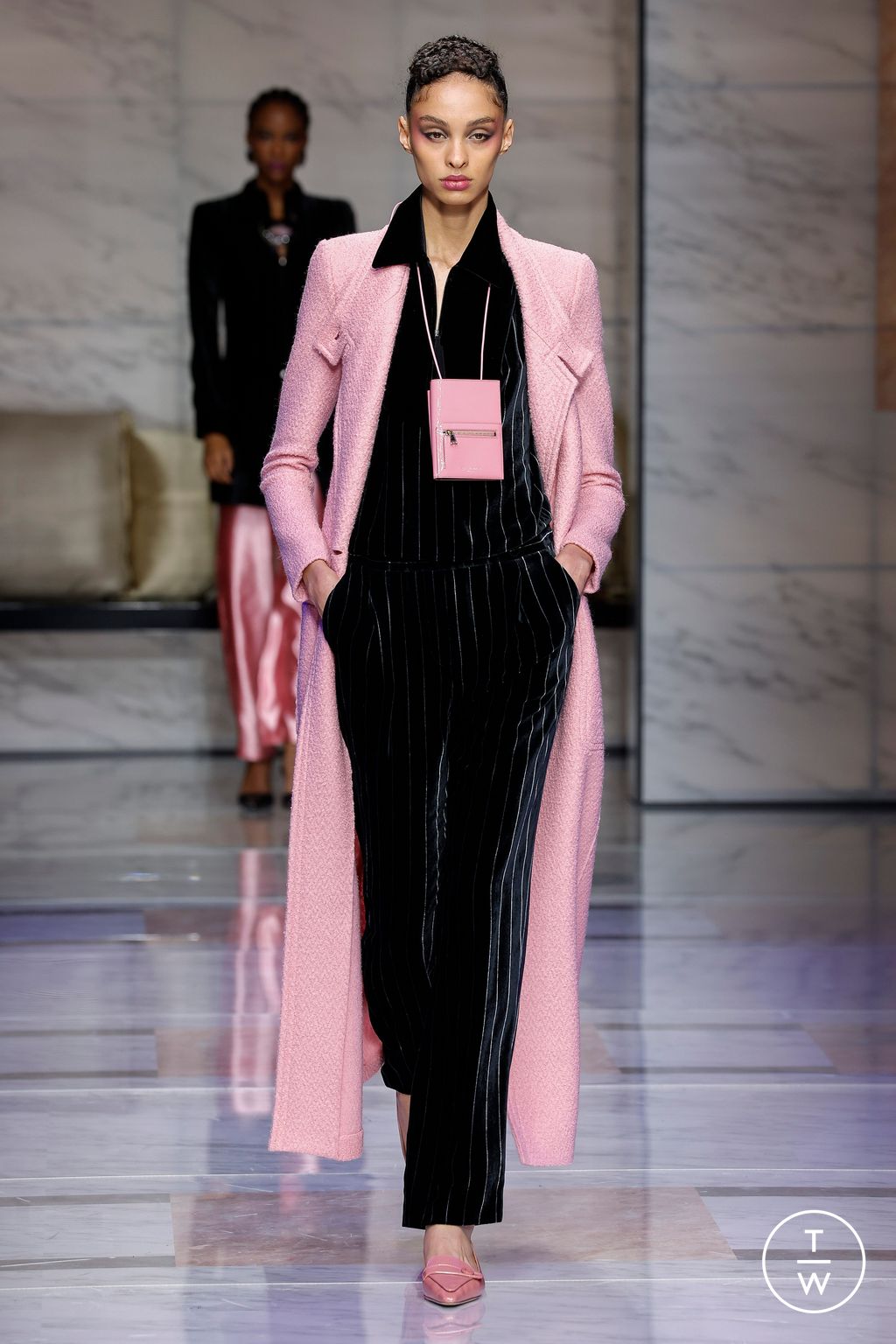 Fashion Week Milan Fall/Winter 2023 look 29 de la collection Giorgio Armani womenswear