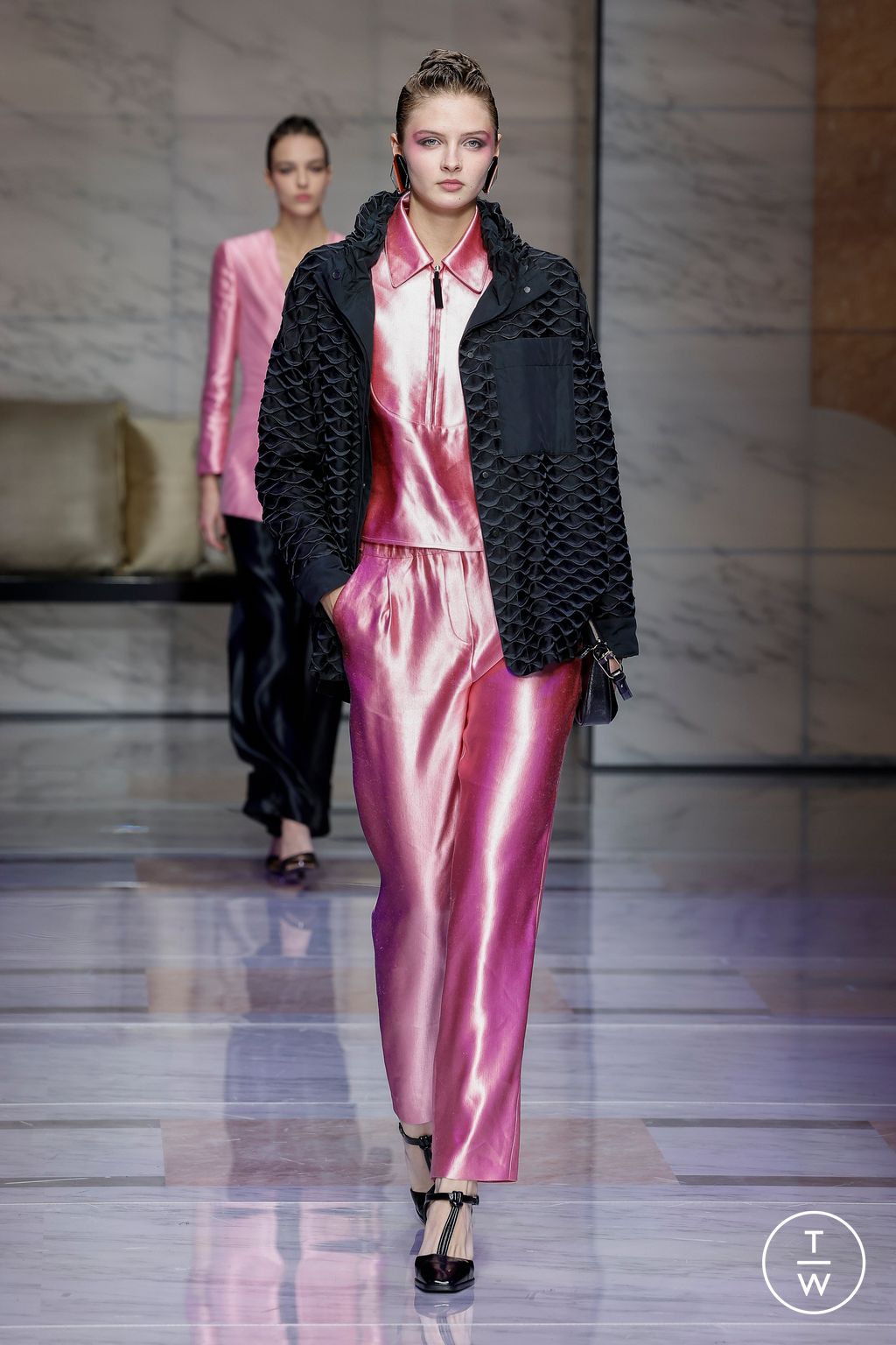 Fashion Week Milan Fall/Winter 2023 look 33 de la collection Giorgio Armani womenswear