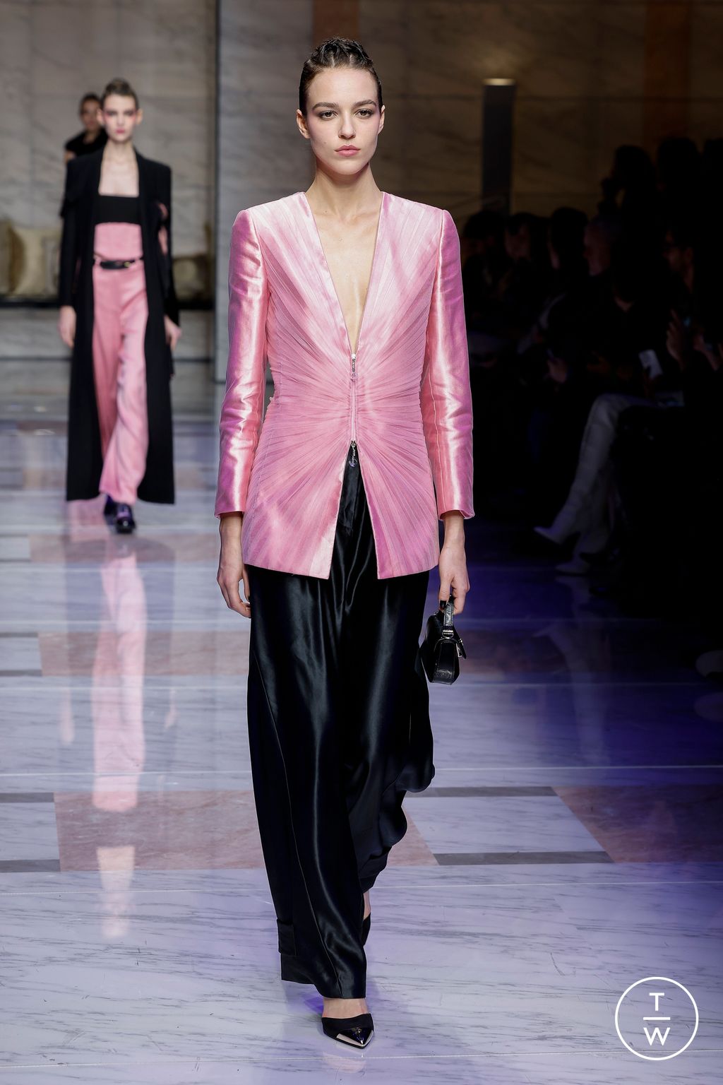 Fashion Week Milan Fall/Winter 2023 look 34 from the Giorgio Armani collection 女装