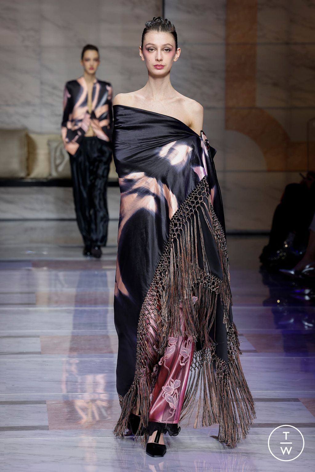 Fashion Week Milan Fall/Winter 2023 look 40 de la collection Giorgio Armani womenswear