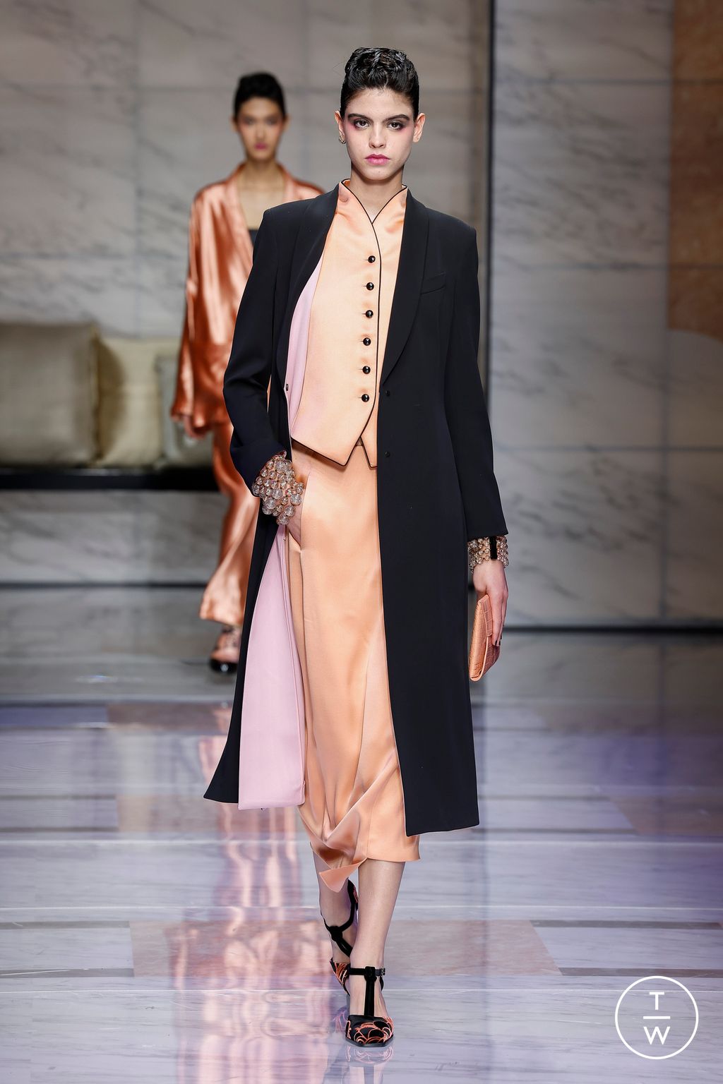 Fashion Week Milan Fall/Winter 2023 look 48 de la collection Giorgio Armani womenswear