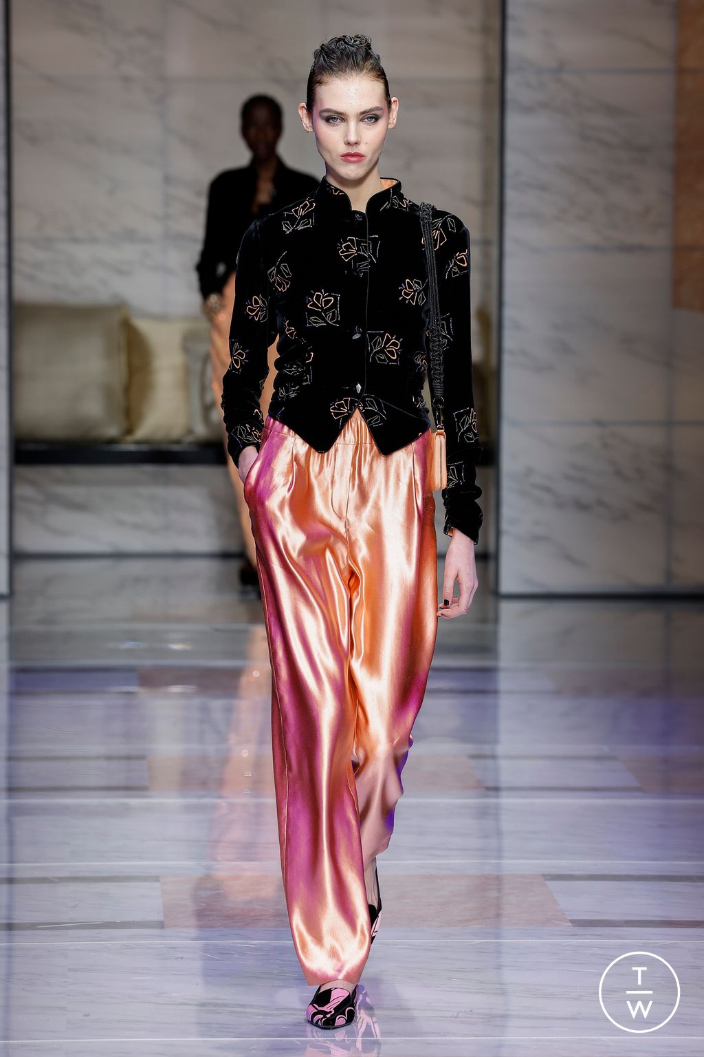 Fashion Week Milan Fall/Winter 2023 look 50 de la collection Giorgio Armani womenswear