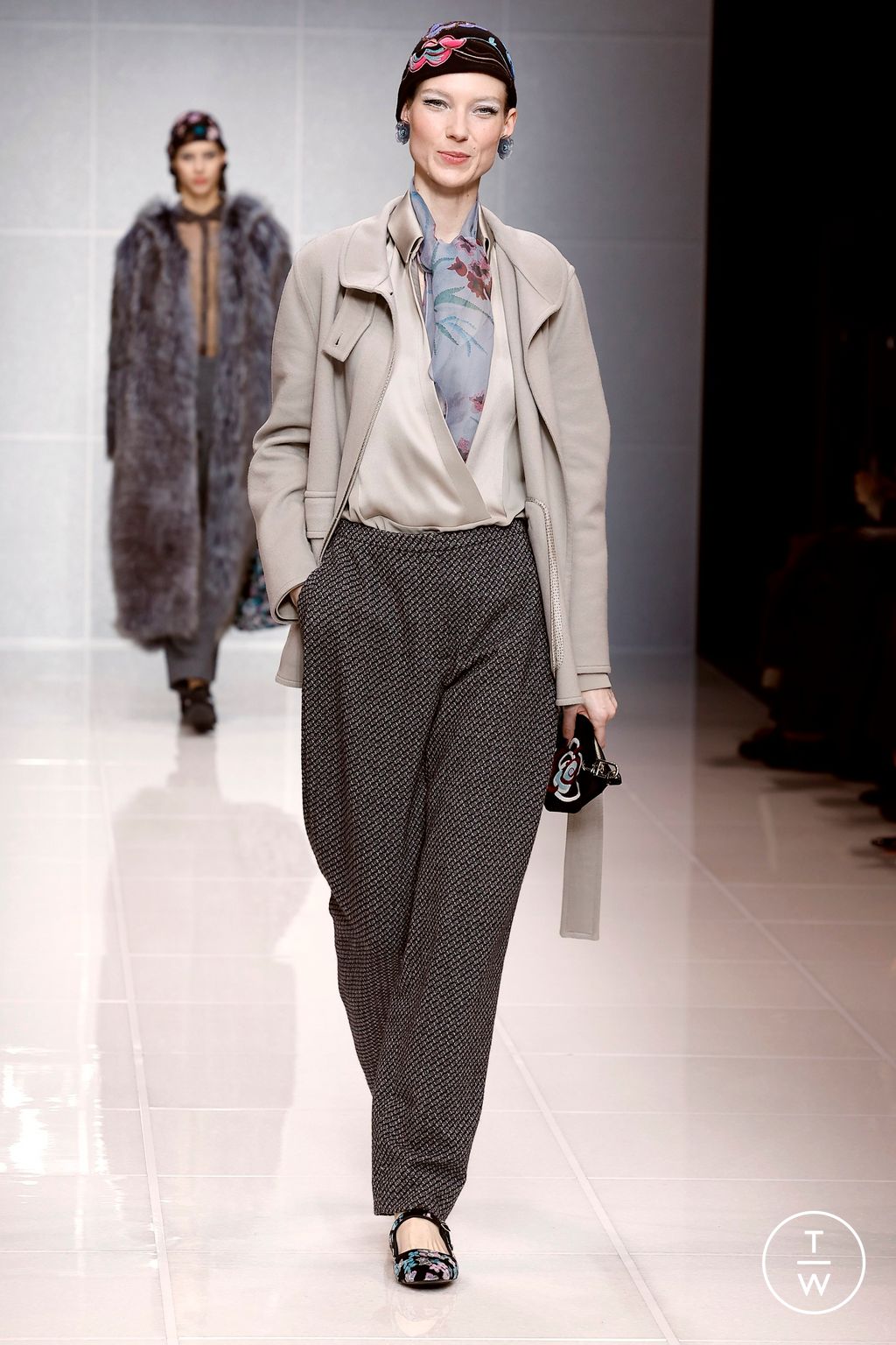 Fashion Week Milan Fall/Winter 2024 look 5 de la collection Giorgio Armani womenswear