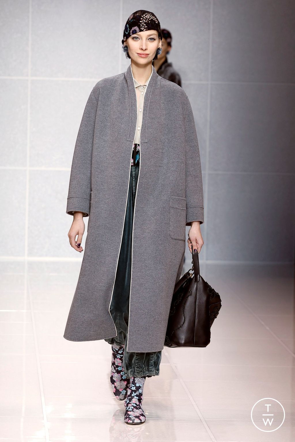 Fashion Week Milan Fall/Winter 2024 look 7 from the Giorgio Armani collection womenswear
