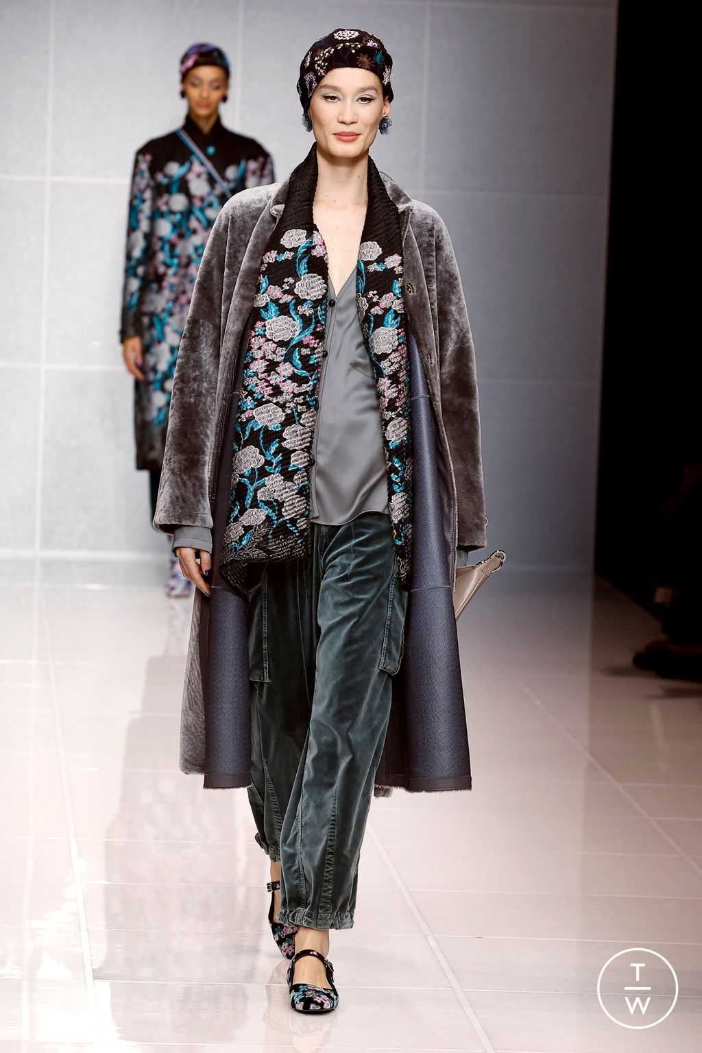 Fashion Week Milan Fall/Winter 2024 look 8 de la collection Giorgio Armani womenswear