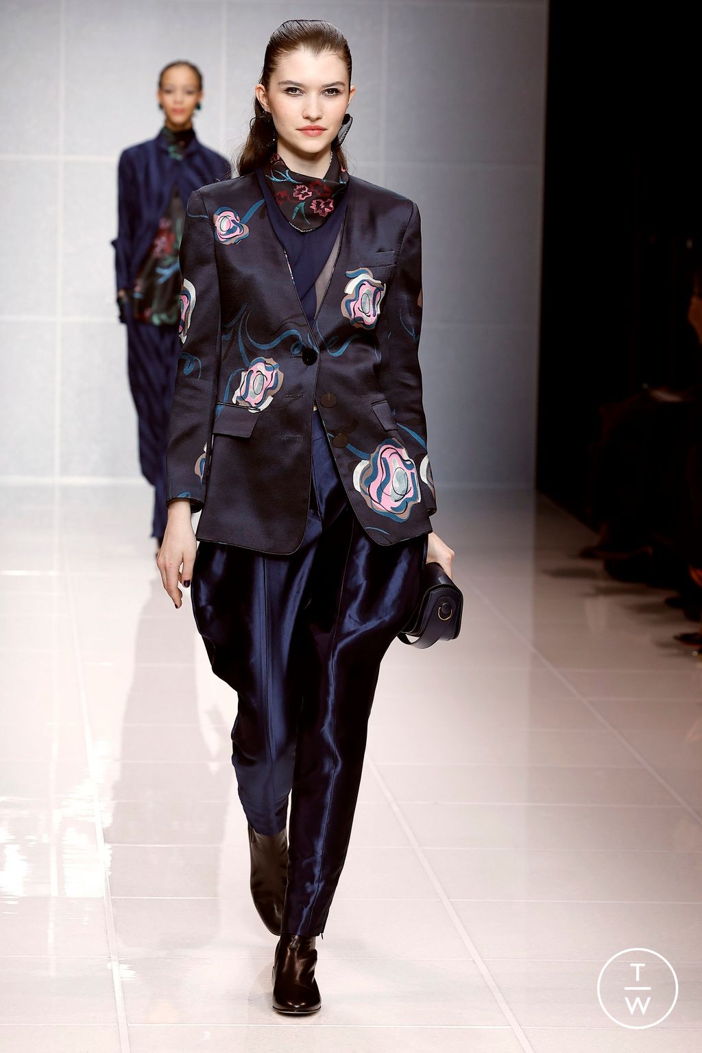 Fashion Week Milan Fall/Winter 2024 look 17 from the Giorgio Armani collection womenswear