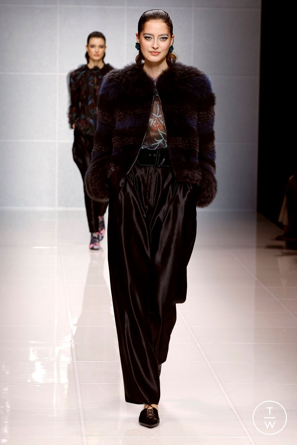 Fashion Week Milan Fall/Winter 2024 look 21 from the Giorgio Armani collection 女装