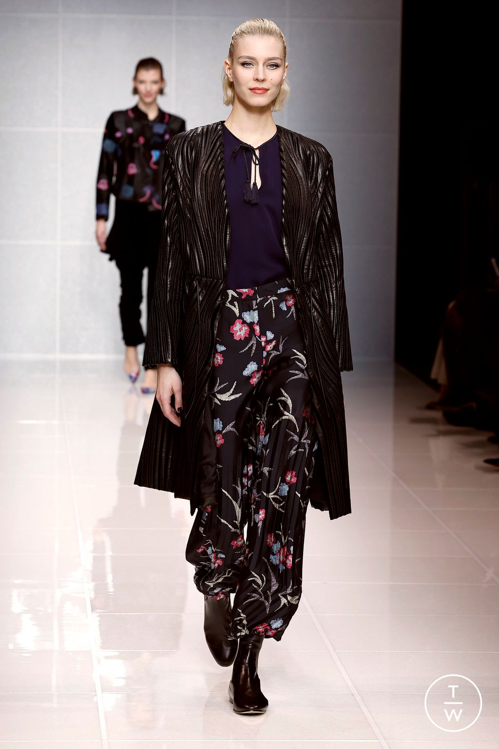 Fashion Week Milan Fall/Winter 2024 look 27 de la collection Giorgio Armani womenswear