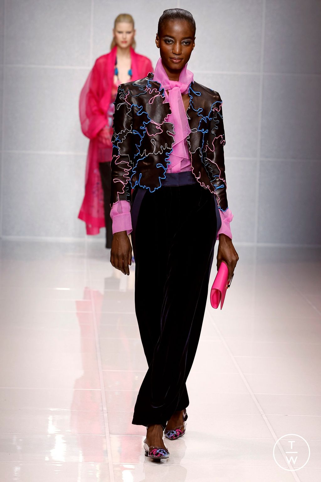 Fashion Week Milan Fall/Winter 2024 look 29 from the Giorgio Armani collection womenswear