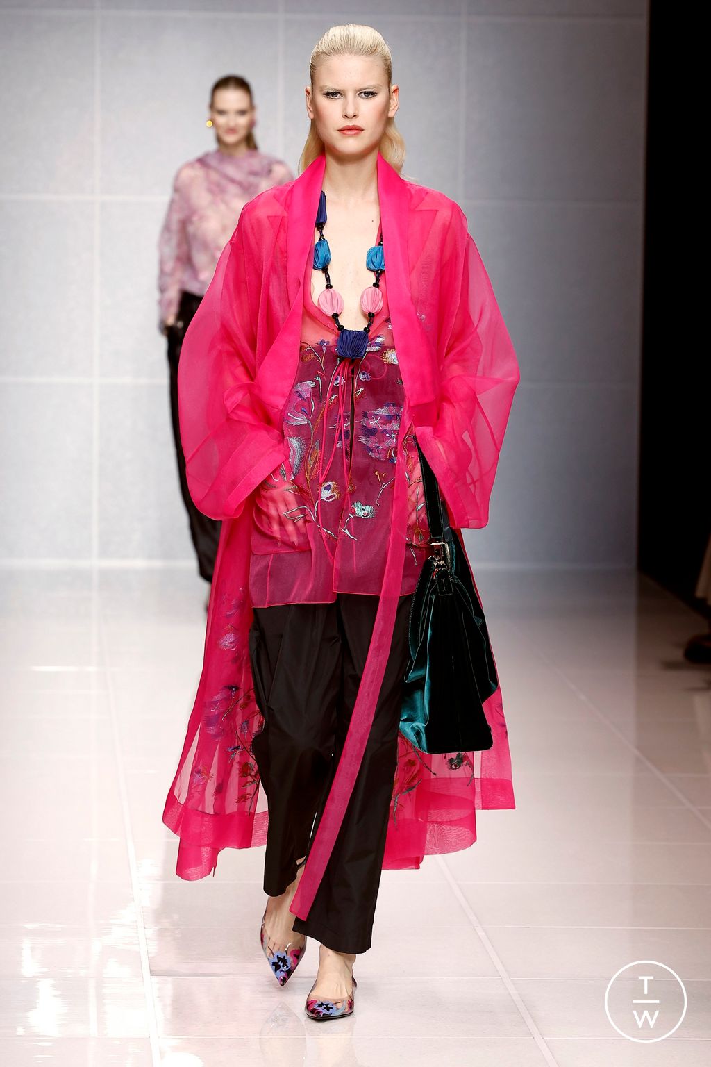 Fashion Week Milan Fall/Winter 2024 look 30 from the Giorgio Armani collection womenswear