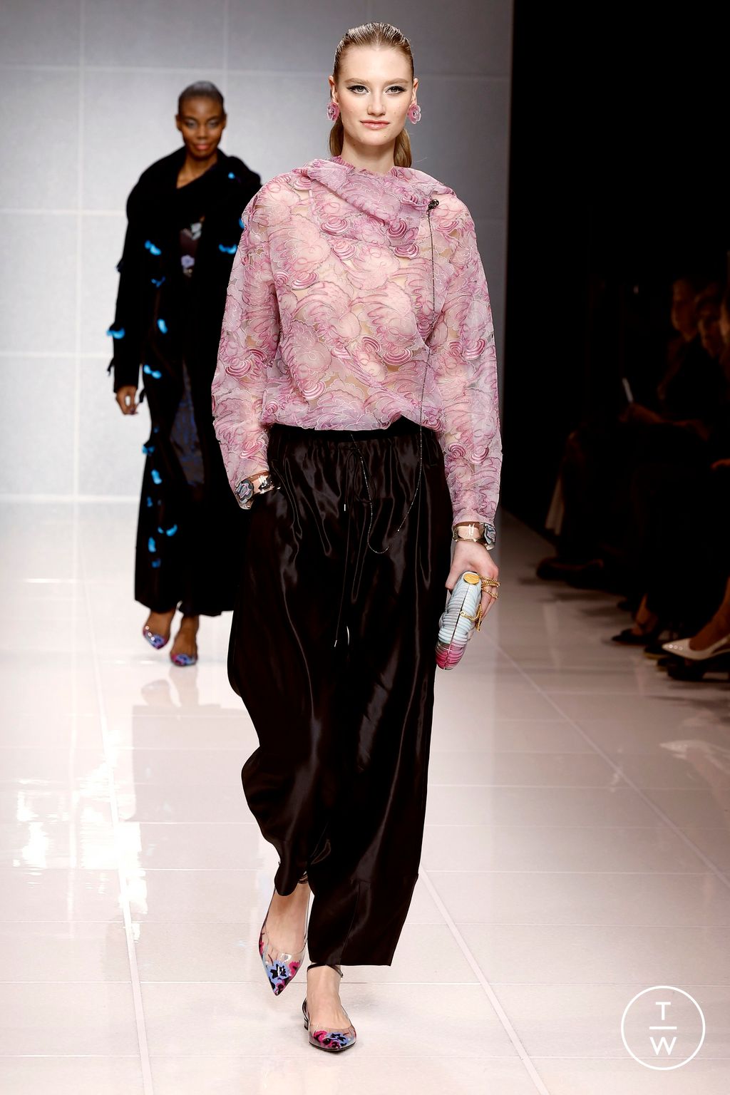 Fashion Week Milan Fall/Winter 2024 look 31 de la collection Giorgio Armani womenswear