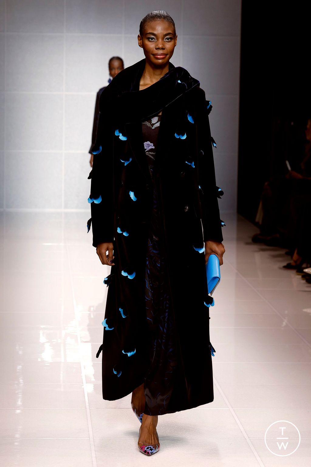 Fashion Week Milan Fall/Winter 2024 look 32 de la collection Giorgio Armani womenswear