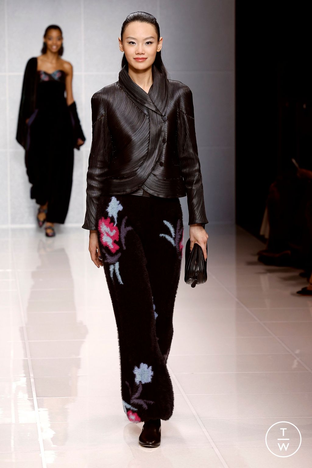 Fashion Week Milan Fall/Winter 2024 look 39 from the Giorgio Armani collection womenswear