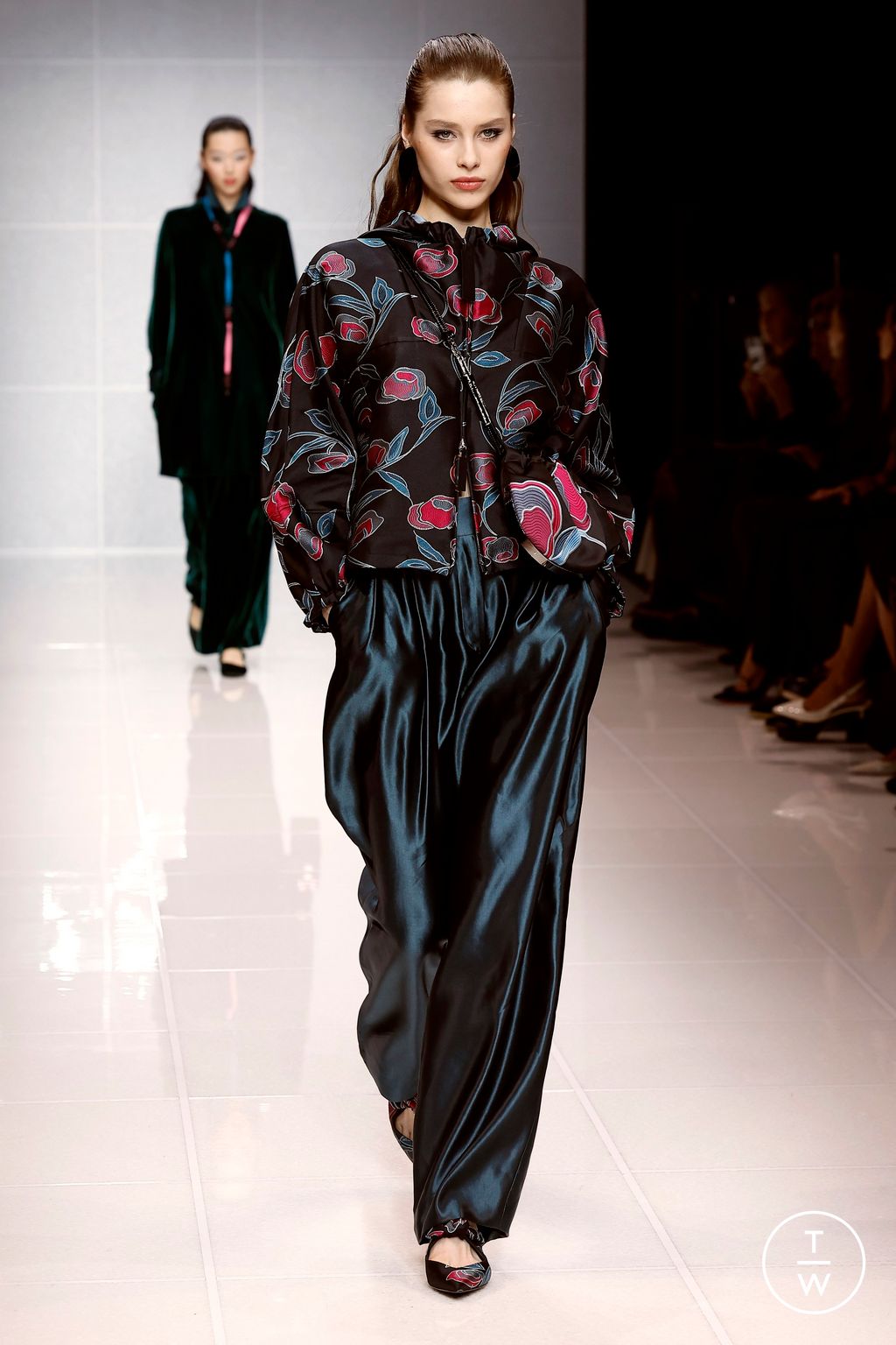 Fashion Week Milan Fall/Winter 2024 look 42 from the Giorgio Armani collection womenswear