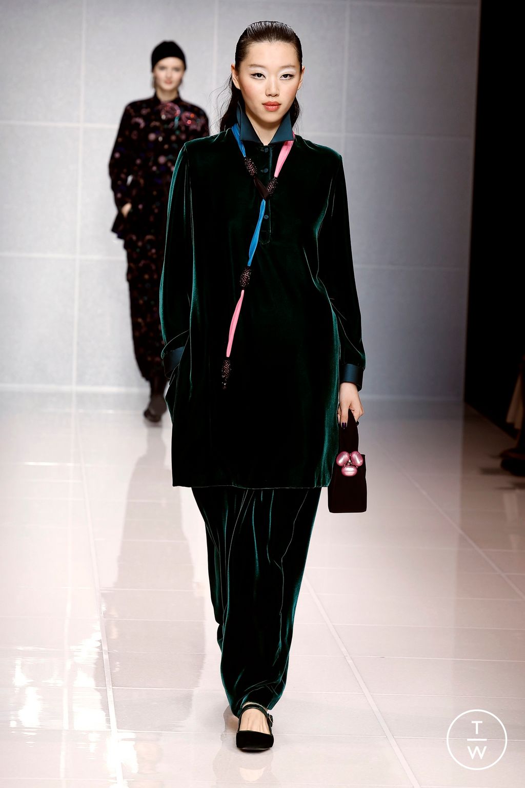Fashion Week Milan Fall/Winter 2024 look 43 from the Giorgio Armani collection 女装