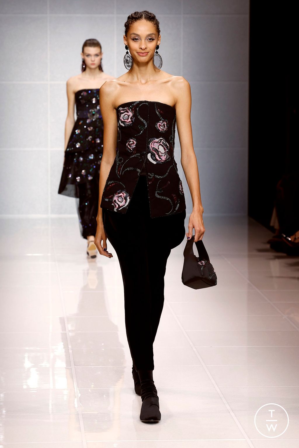 Fashion Week Milan Fall/Winter 2024 look 60 from the Giorgio Armani collection womenswear